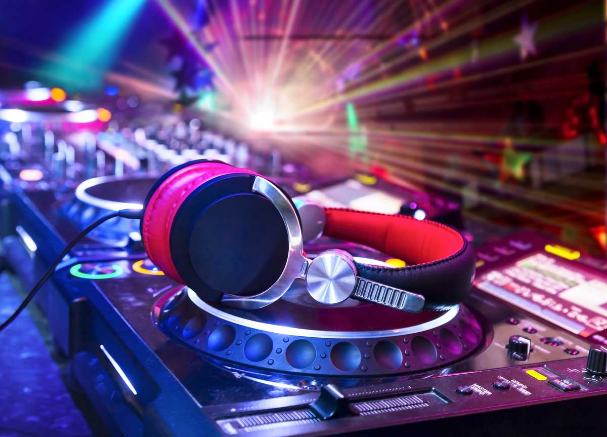 deejaying a fascinating and flourishing profession choice for music lovers!